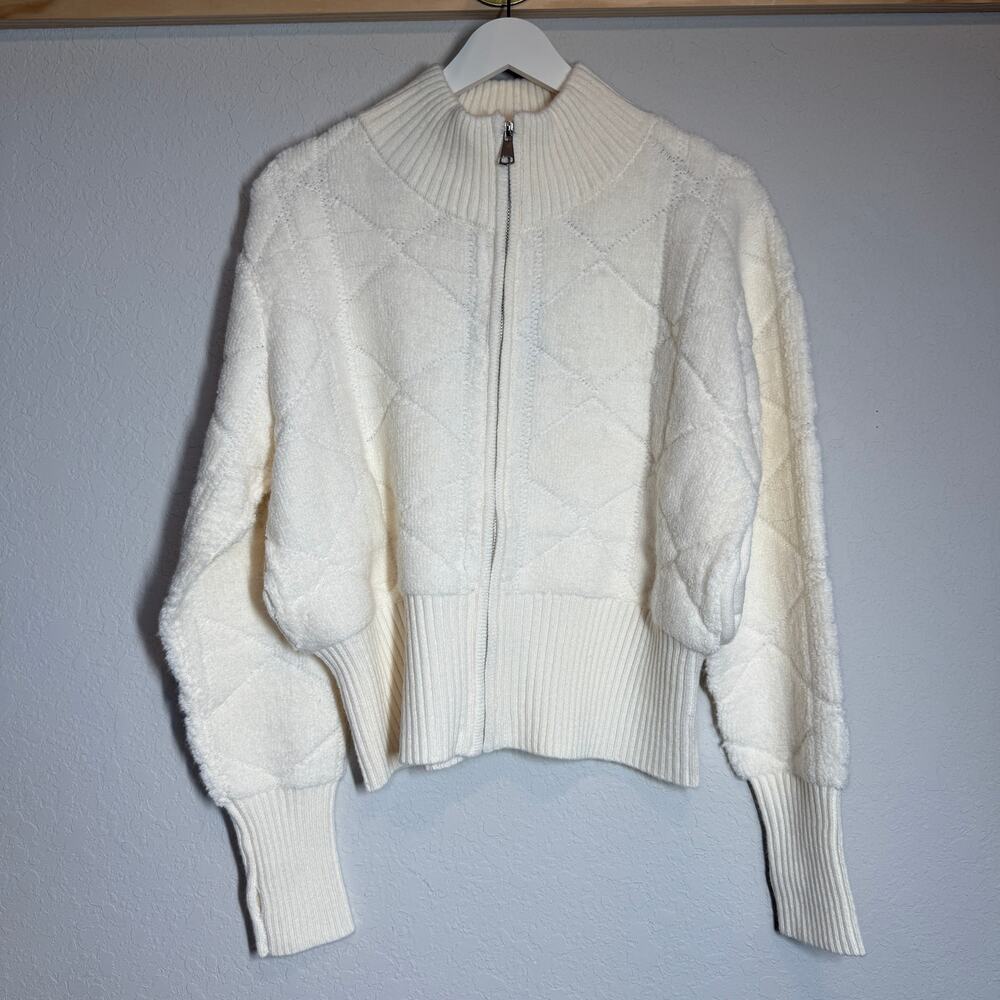 Aaron & Amber Women's Cream Fuzzy‎ Quilted Jacket Size L NEW